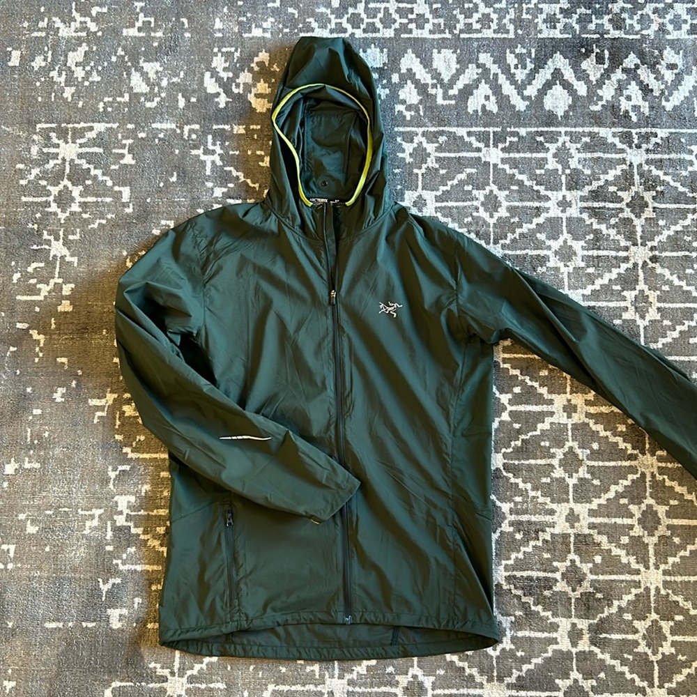Arcteryx Incendo Hoodie Windbreaker.  Conifer Green Size S